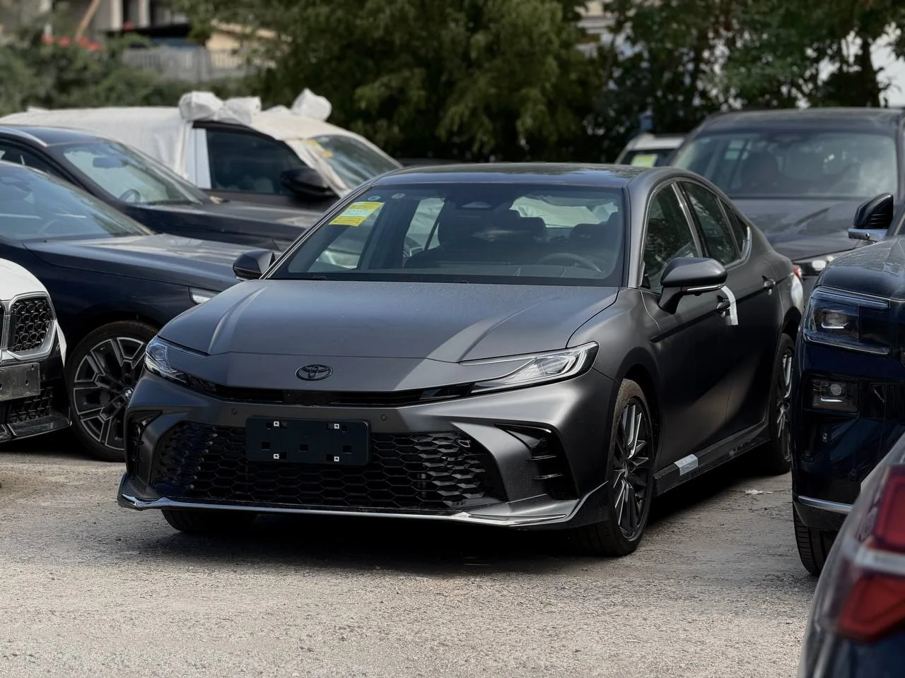 Toyota Camry на площадке